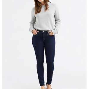 Levi’s Dark-Wash Curvy Skinny Jeans